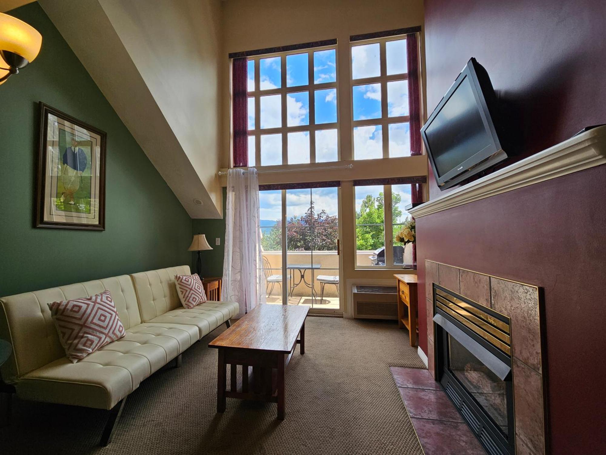 Borgata Lodge Resort Kelowna Exteriér fotografie